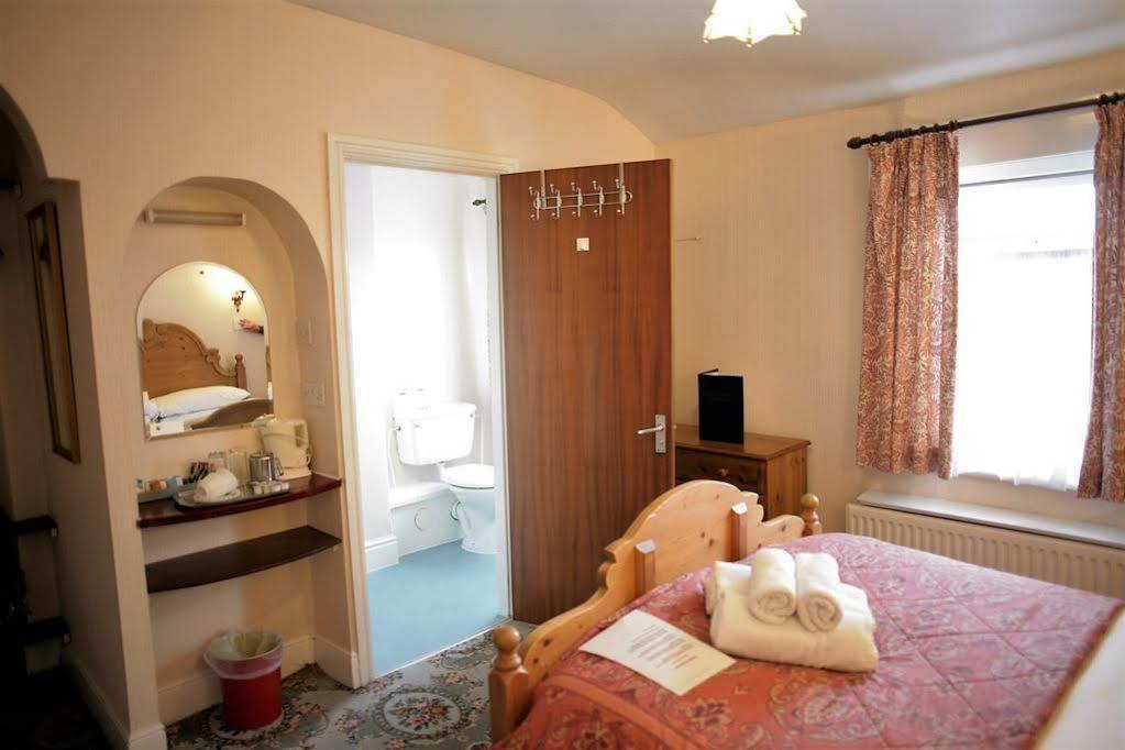 Hamilton Court Hotel Честер Екстер'єр фото